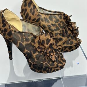 Nine West Leopard Ruffle Heels Platform Peep Toe Bootie Size 10M mob wife